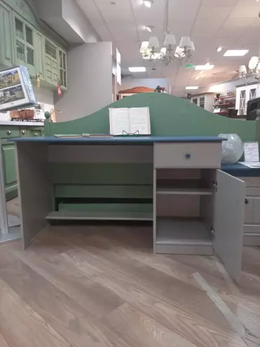 Стол Классик письменный с тумбой справа 1300*580*750