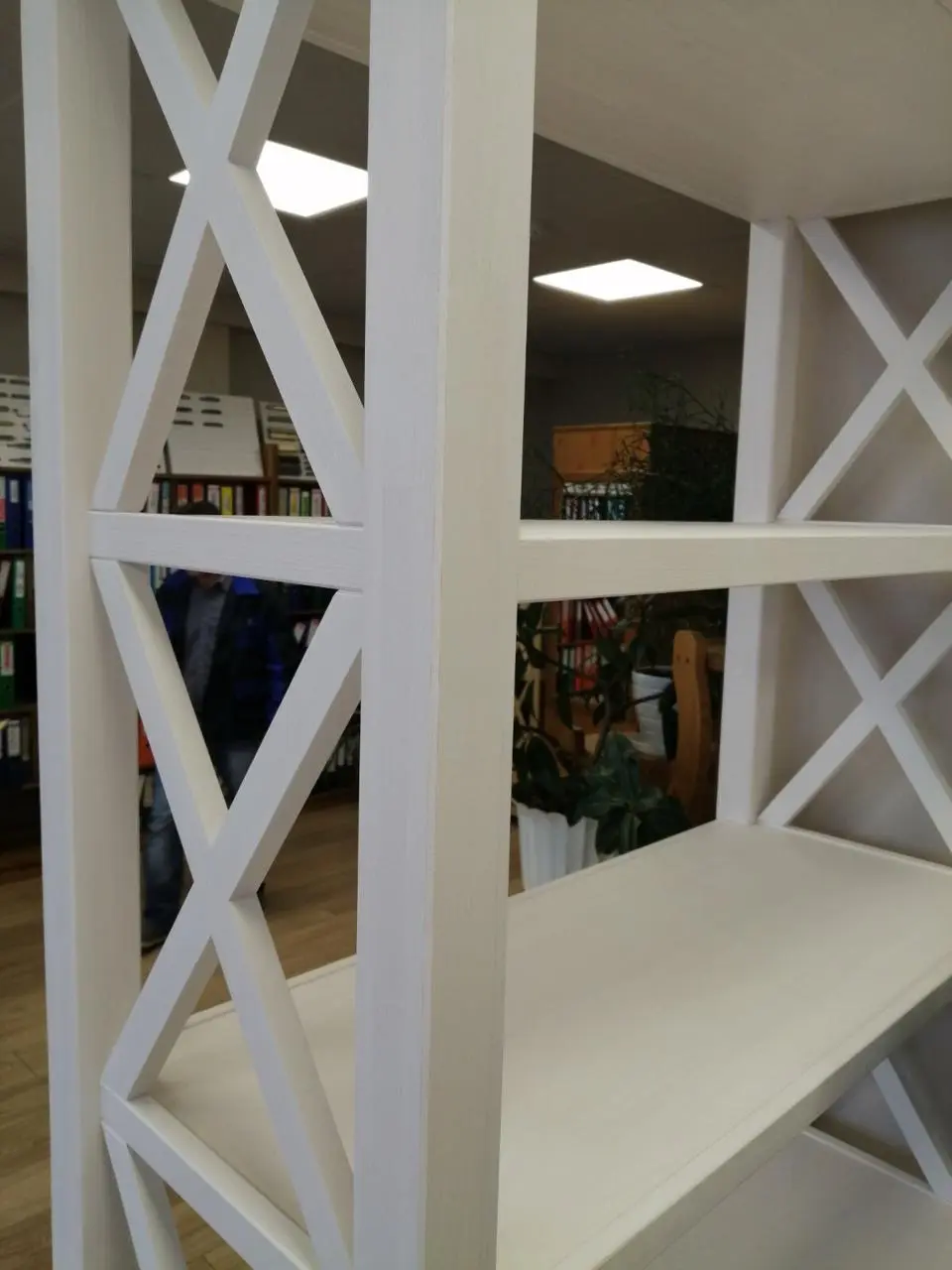 Стеллаж массив сосны Форест сквозной белый воск/антрацит(с крестом) белый