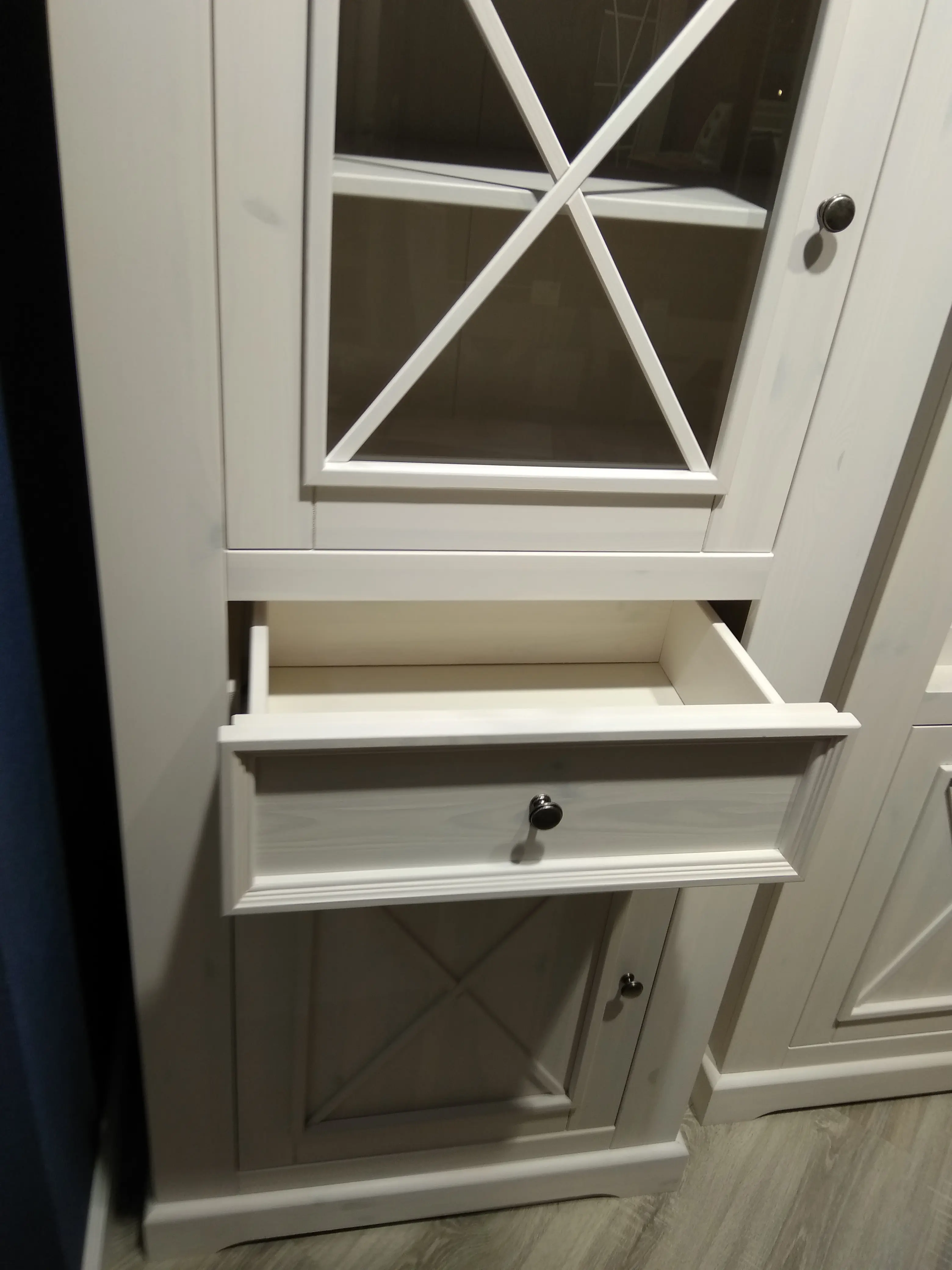 Шкаф Форест для посуды низкий 2-дверный с 1 ящиком белый воск/серый