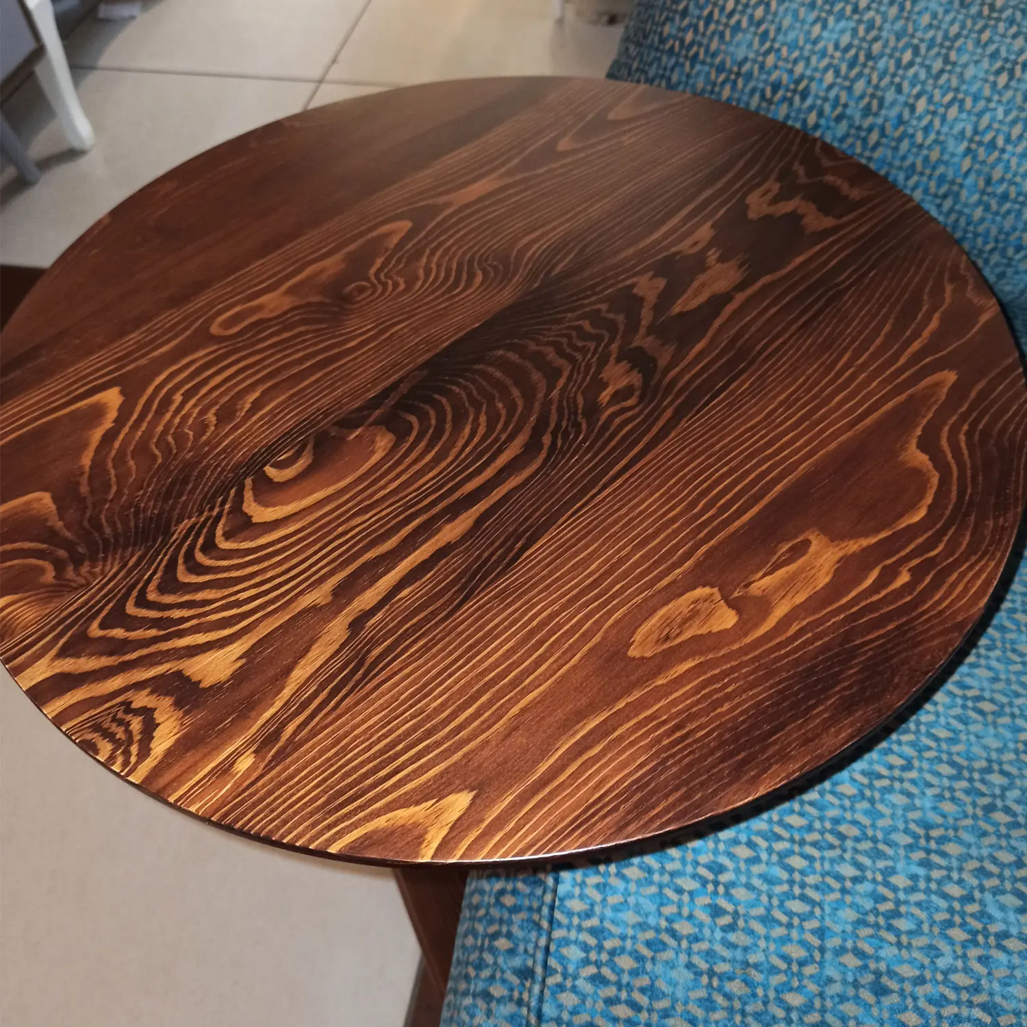 Столик из натурального дерева приставной ОВ 01